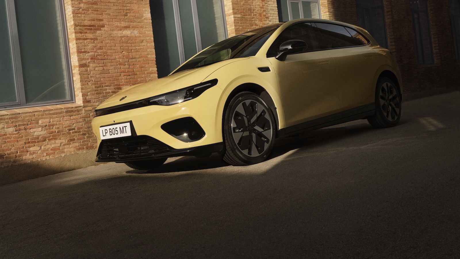 Leapmotor B05: Ξεκινά η διάθεση του στην Ευρώπη